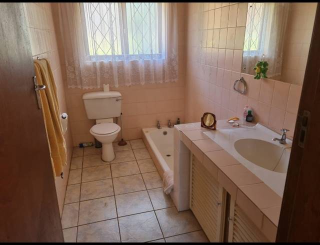5 BEDROOM HOUSE FOR SALE IN UVONGO